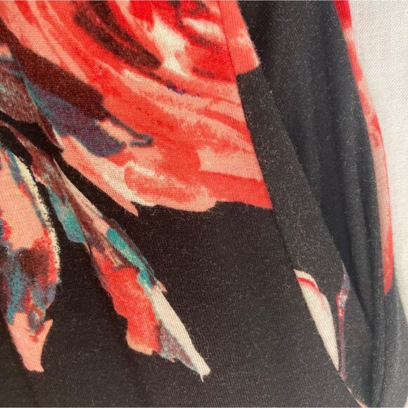 Maxi Comfy Black w/Red Flowers XL Excellent Condition - Picture 4 of 7